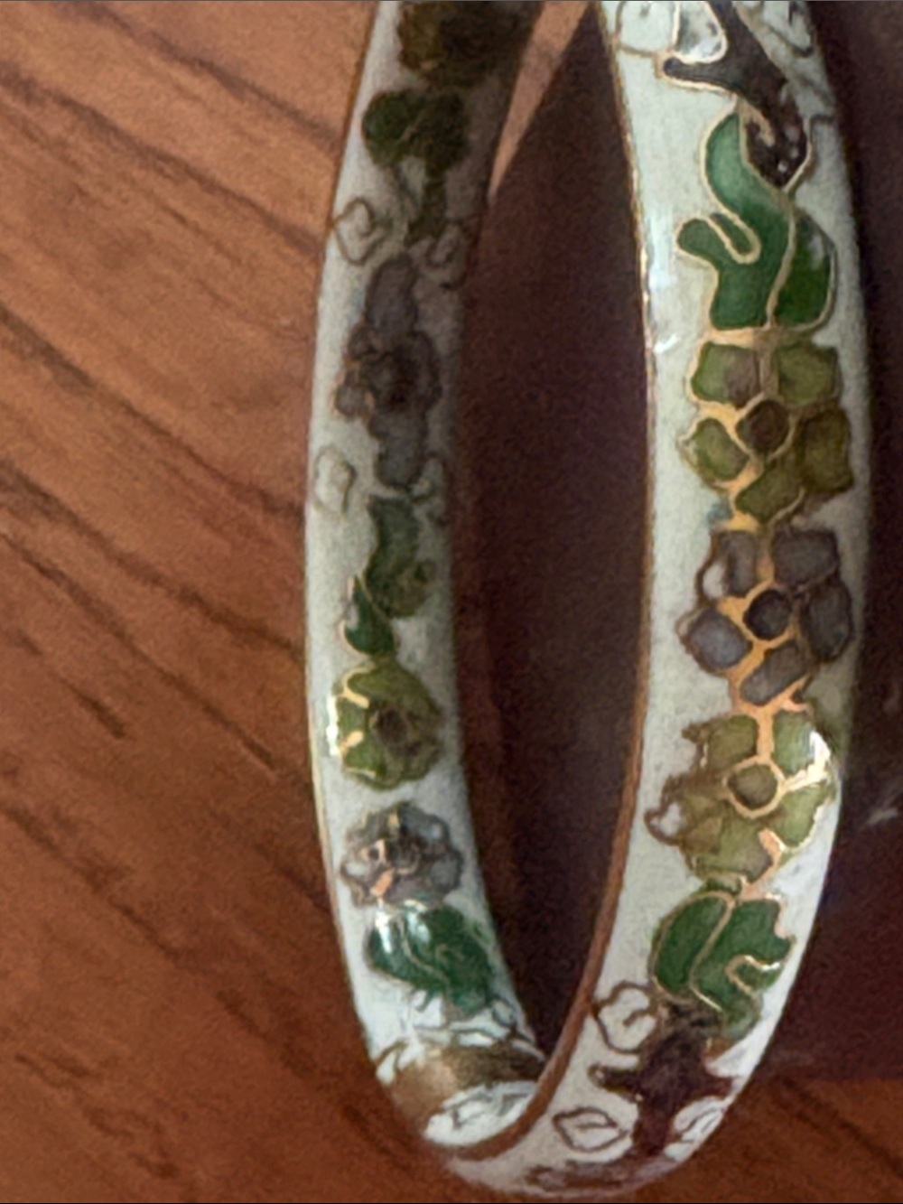 Vintage Cloisonné Floral Bangle Bracelet in White and Green - Picture 4 of 4